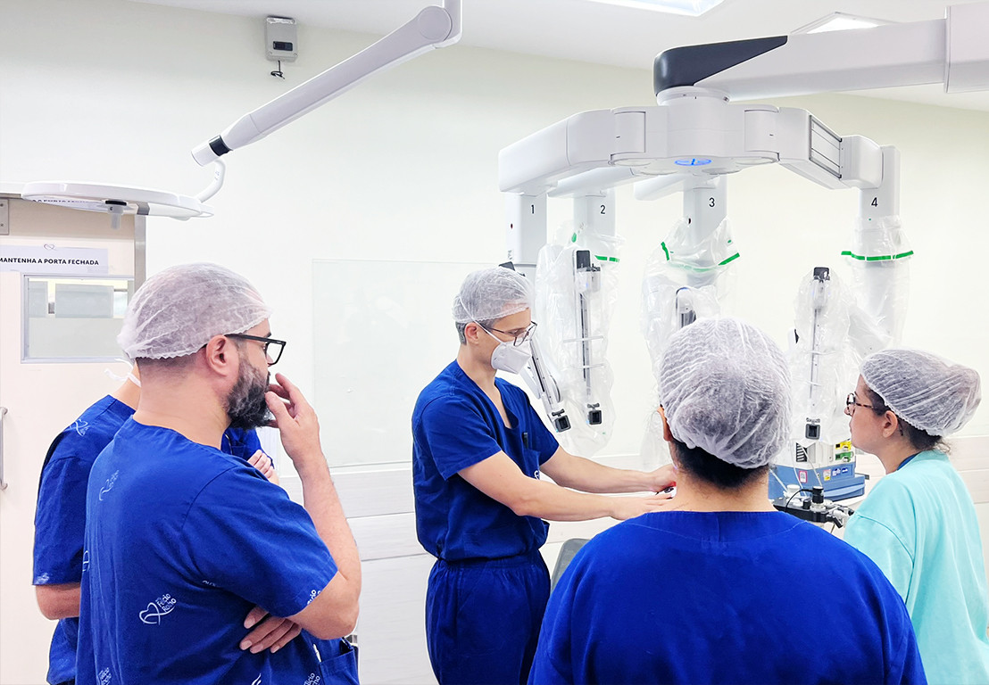 Felício Rocho amplia capacidade cirúrgica com novo robô da Vinci Xi